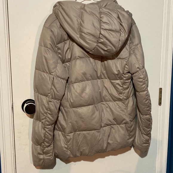 Light weight puffy jacket -UNIQLO - Picture 2 of 2